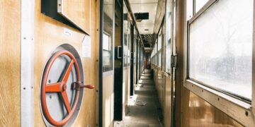UK police investigate train crash that killed a driver and injured 80 – Australian Broadcasting Corporation