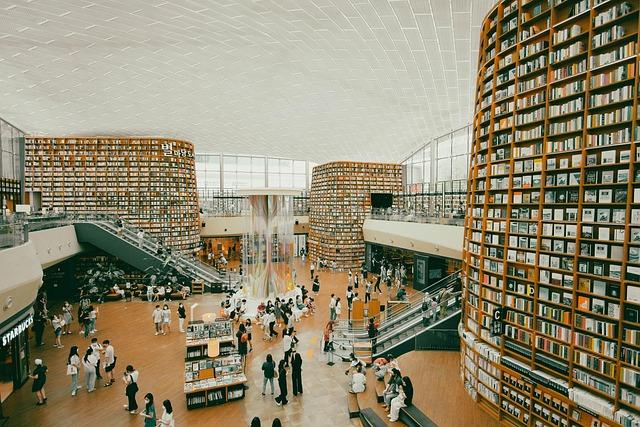 Inside Xinhua Bookstore outlet Beishufang in Changchun City, NE China – Xinhua