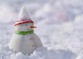 Workers build giant snowman in Harbin – People’s Daily Online