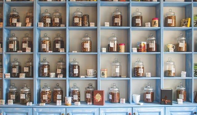 How traditional medicine herbs are processed at Ho Chi Minh City Traditional Medicine Institute – Tuoi Tre News | The News Gateway to Vietnam