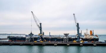 Bulk carrier under COSCO Shipping sets new draft record at China’s Tianjin Port – People’s Daily Online