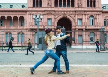 Casa Rosada and white obelisk in Greater Buenos Aires – Encyclopedia Britannica