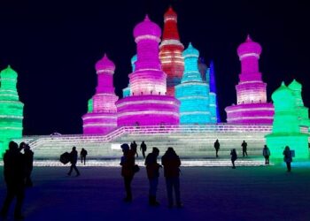 Harbin ice festival draws sculptors and spectators to northern China, in photos – AP News