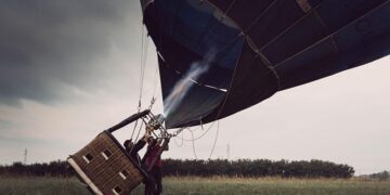 Activists Throw Acid-Filled Balloons at Microsoft Data Center in Amsterdam – Gadget Review